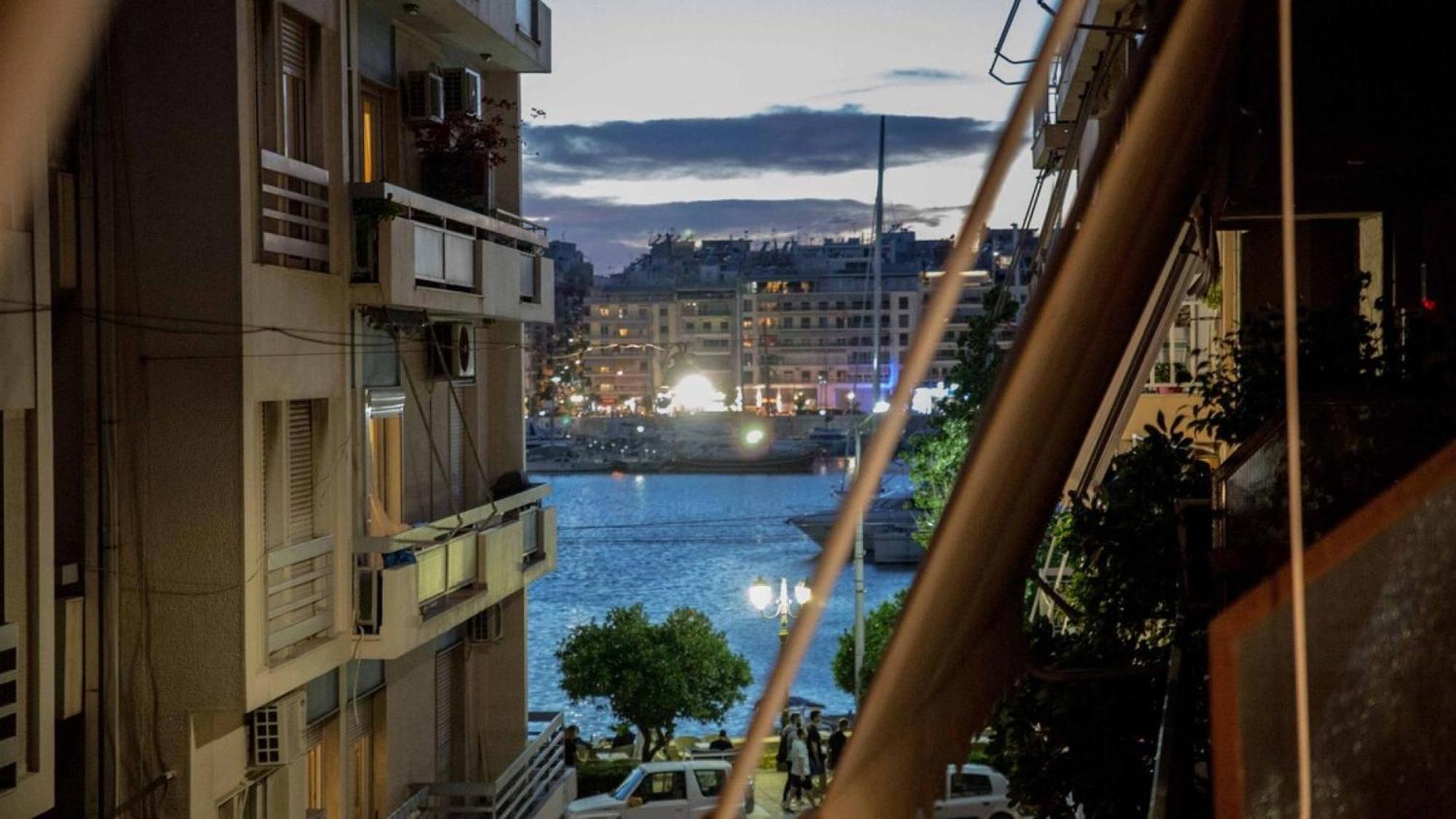 Cozy Apartment With Sea View Next To Marina Zeas พีเรียส ภายนอก รูปภาพ
